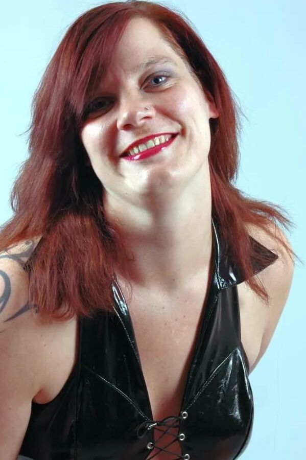 Photo shooting with red hair housewife Bianca - 2