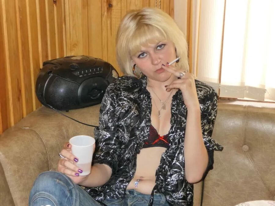 Kinky blonde really wants to get fucked