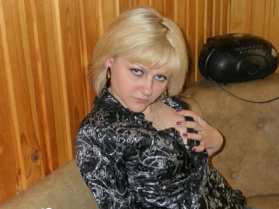 Kinky blonde really wants to get fucked