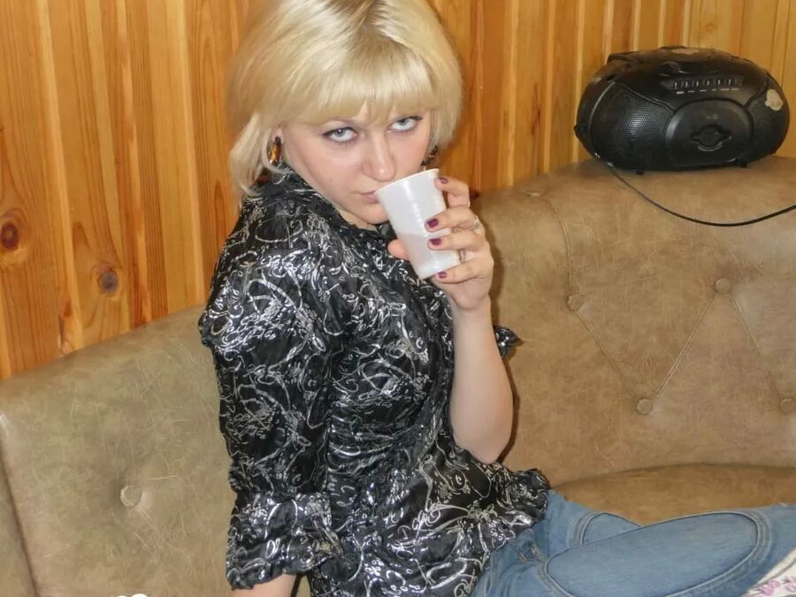 Kinky blonde really wants to get fucked