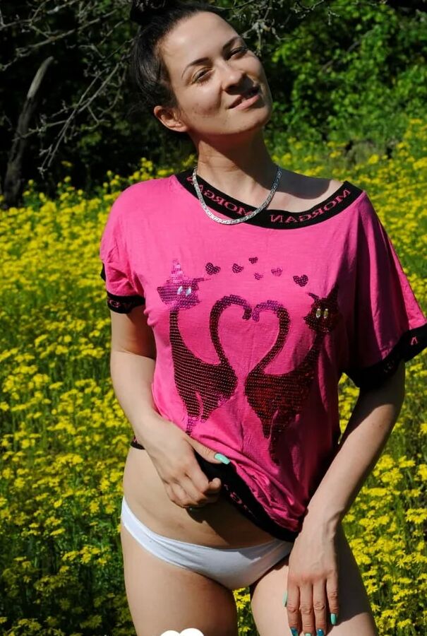 My girlfriend loves to be naked while outdoors