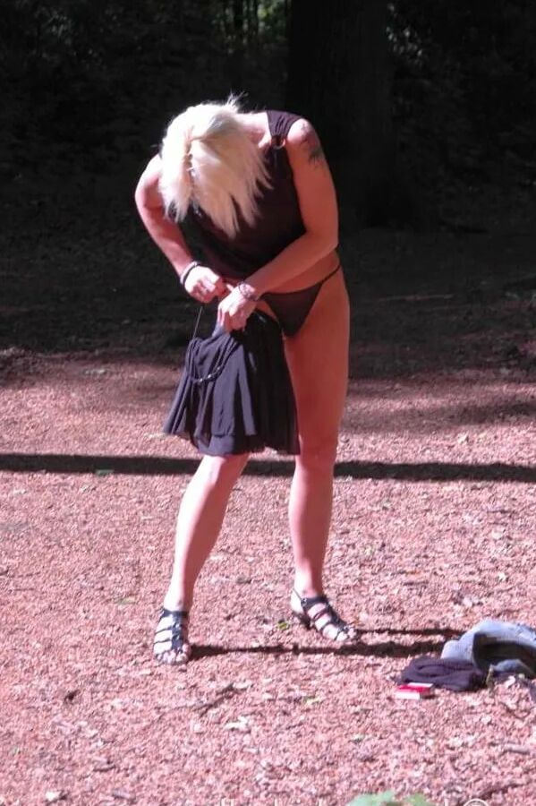 Outdoor photo shooting with blonde MILF Michelle