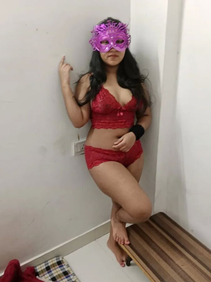 Riya hot and sexy pics galary with documents