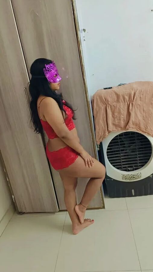 Riya hot and sexy pics galary with documents