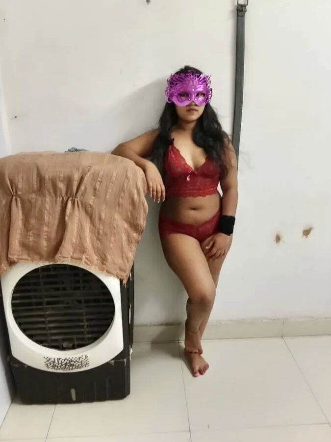 Riya hot and sexy pics galary with documents