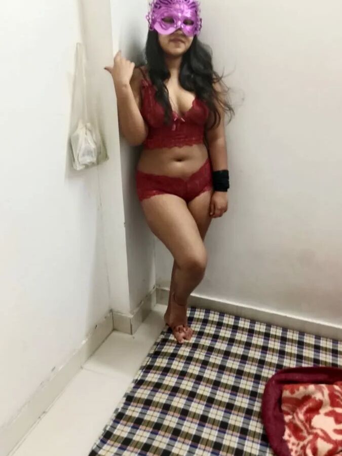 Riya hot and sexy pics galary with documents
