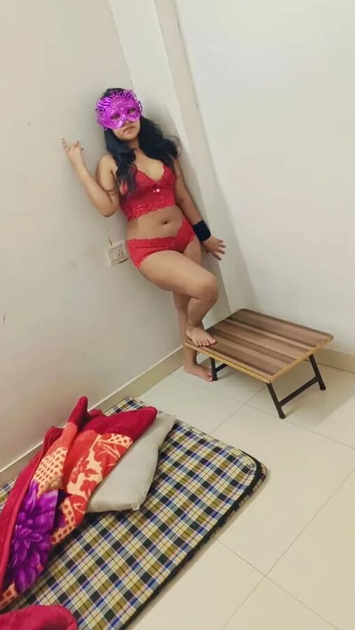 Riya hot and sexy pics galary with documents