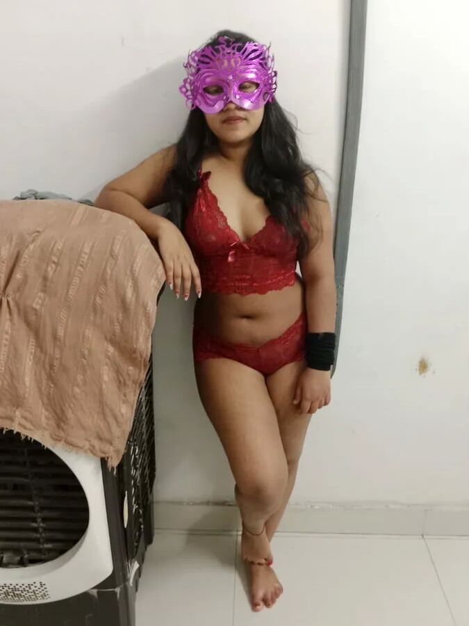 Riya hot and sexy pics galary with documents