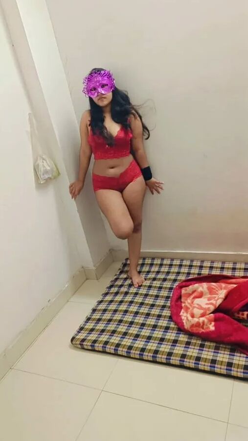 Riya hot and sexy pics galary with documents