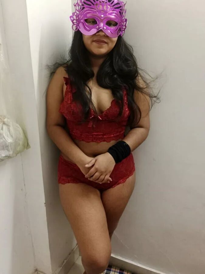 Riya hot and sexy pics galary with documents