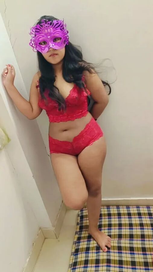 Riya hot and sexy pics galary with documents