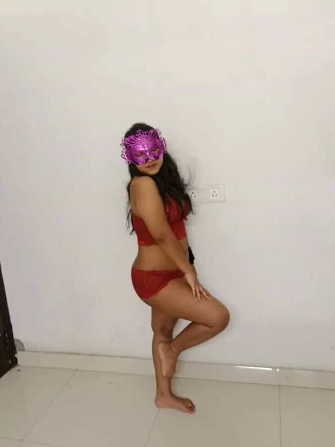 Riya hot and sexy pics galary