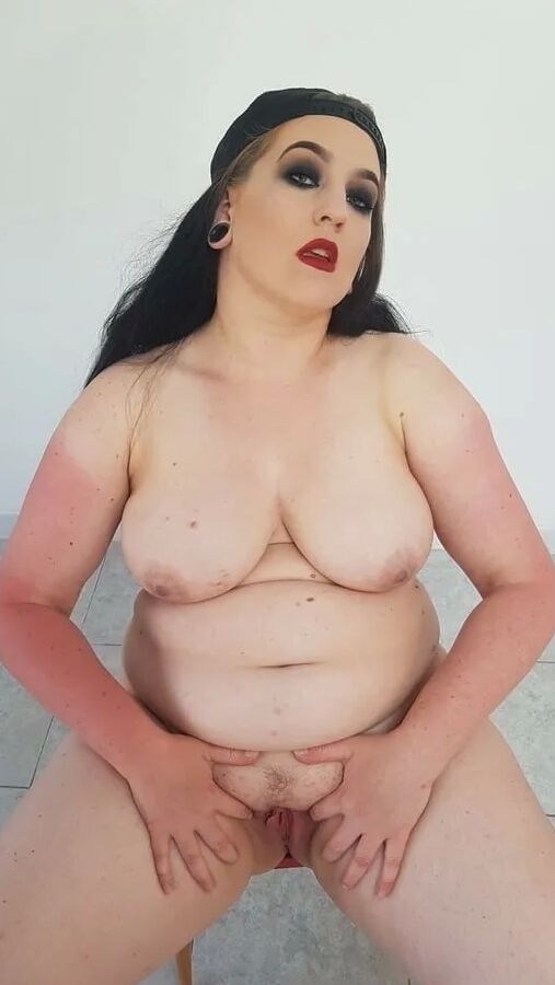 Chubby MILF Amy Leaf- Cool and sexy