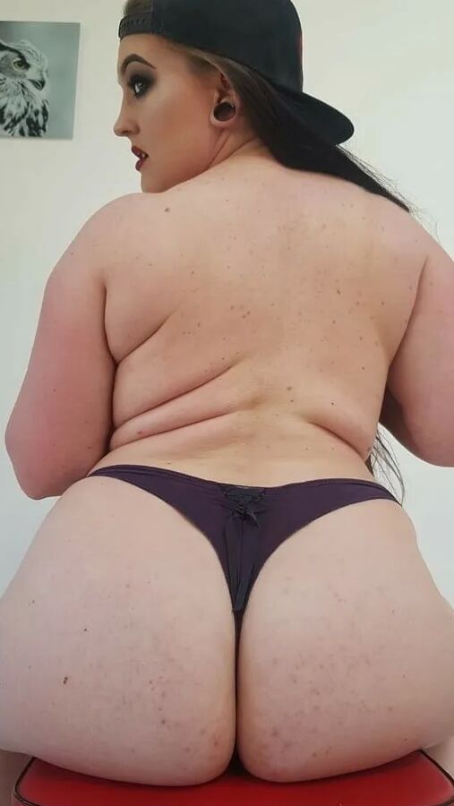 Chubby MILF Amy Leaf- Cool and sexy