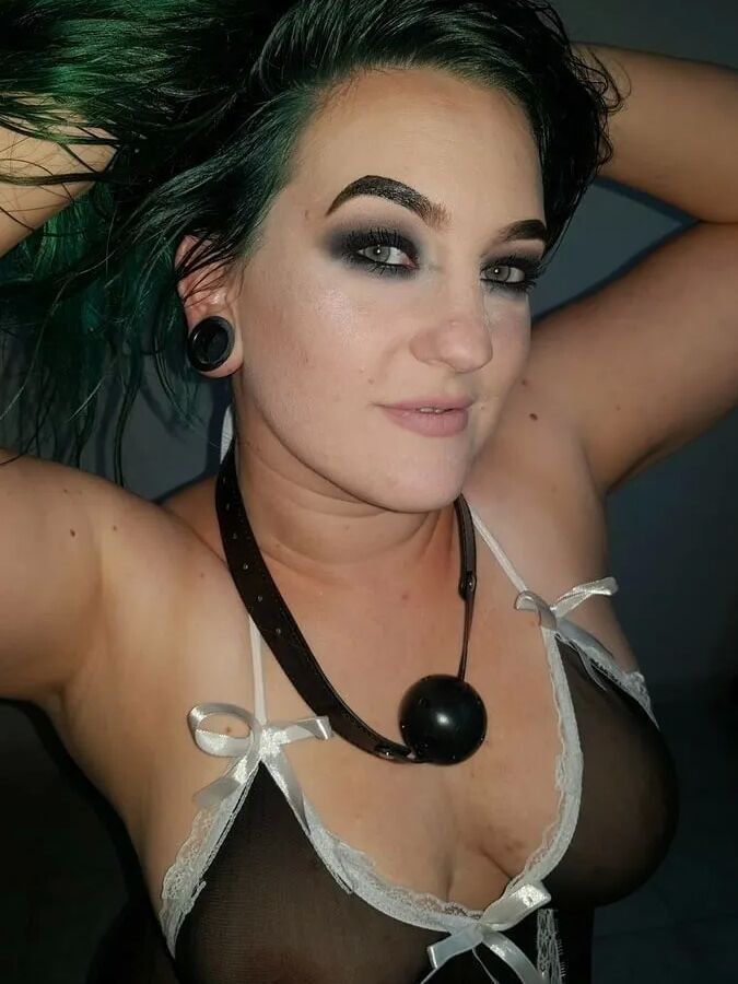 Chubby MILF Amy Leaf- First set with green hair