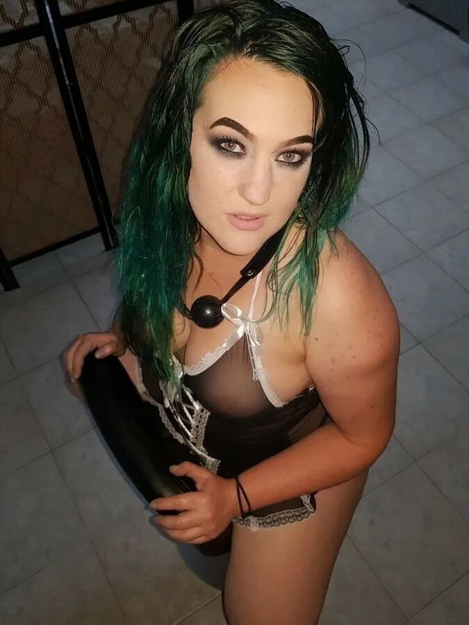 Chubby MILF Amy Leaf- First set with green hair