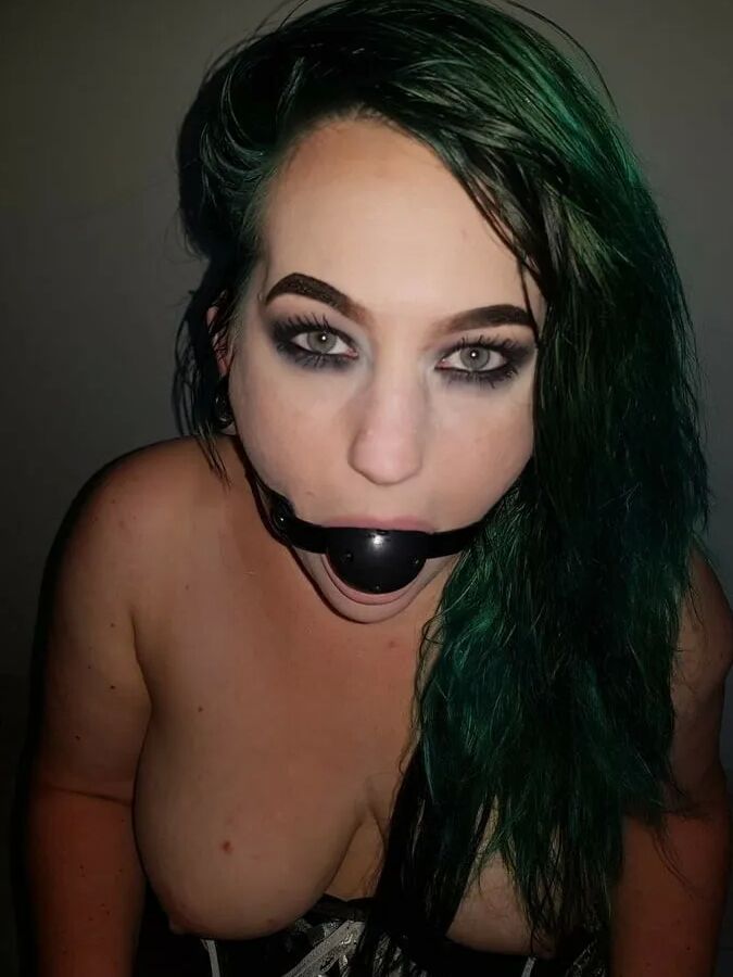 Chubby MILF Amy Leaf- First set with green hair