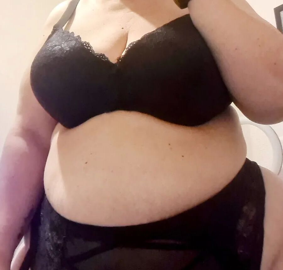 Valerie SsbbW prend la pose 1