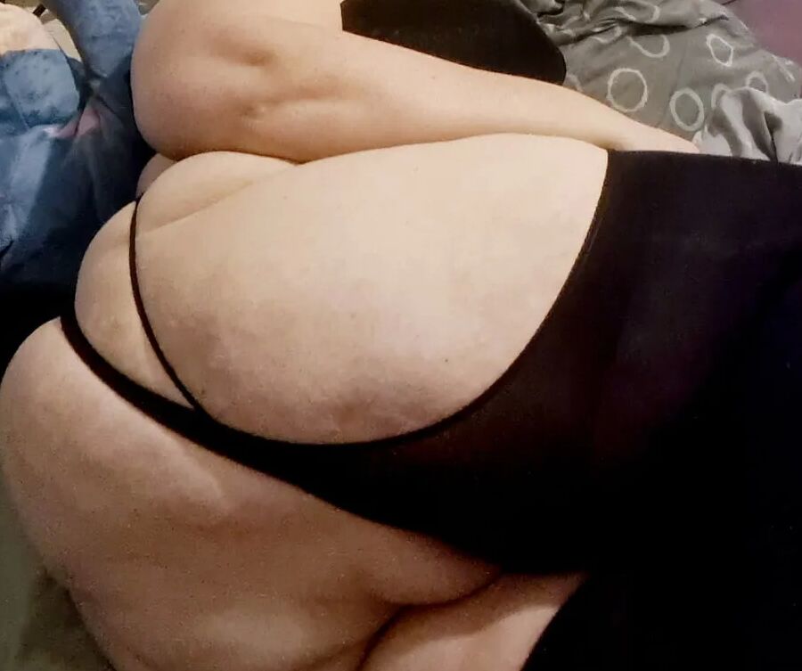 Valerie SsbbW prend la pose 1