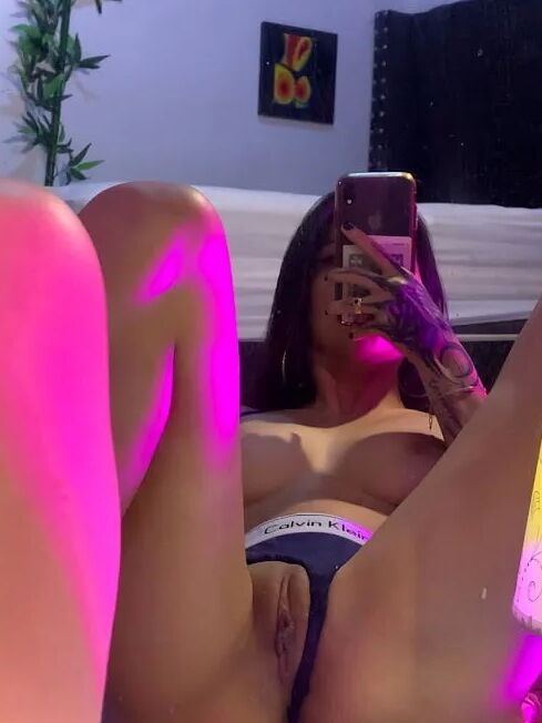 Latina destroys her pussy
