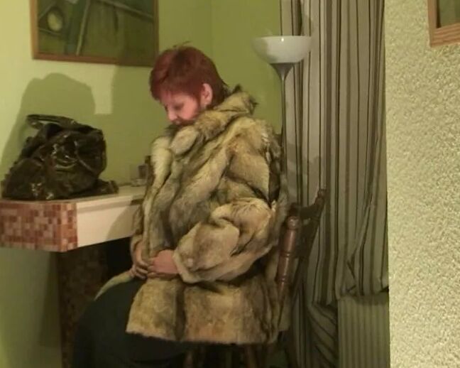 Public - I masturbate in fur coat