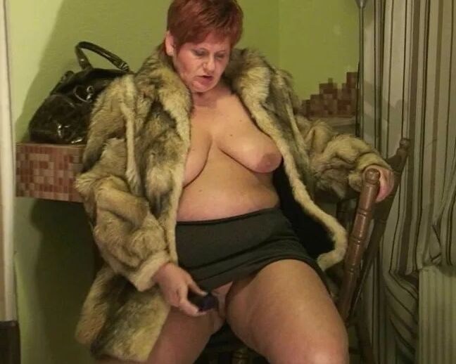 Public - I masturbate in fur coat