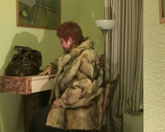 Public - I masturbate in fur coat