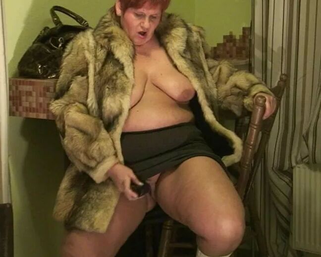 Public - I masturbate in fur coat