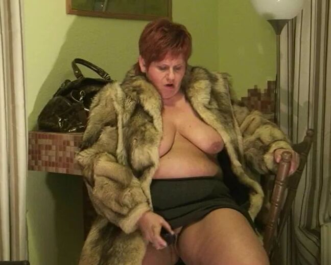 Public - I masturbate in fur coat
