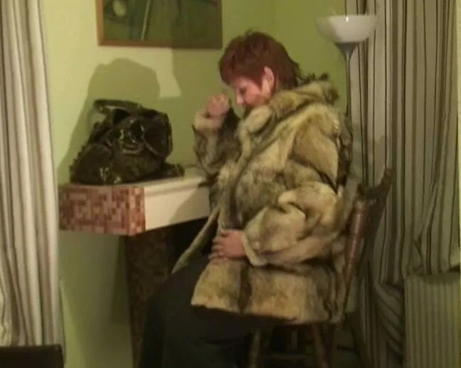 Public - I masturbate in fur coat