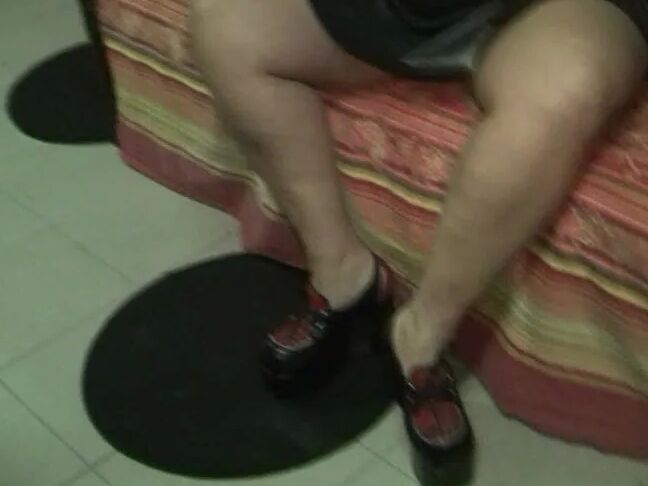 Shoe fuck in latex - Outfit