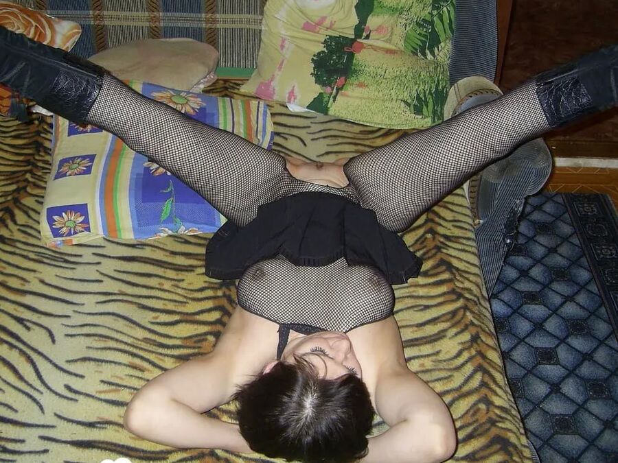Brunette in pantyhose wants to have some fun