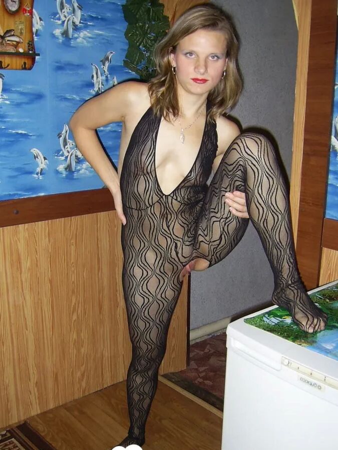Kinky girlfriend in pantyhose fools around the apartment