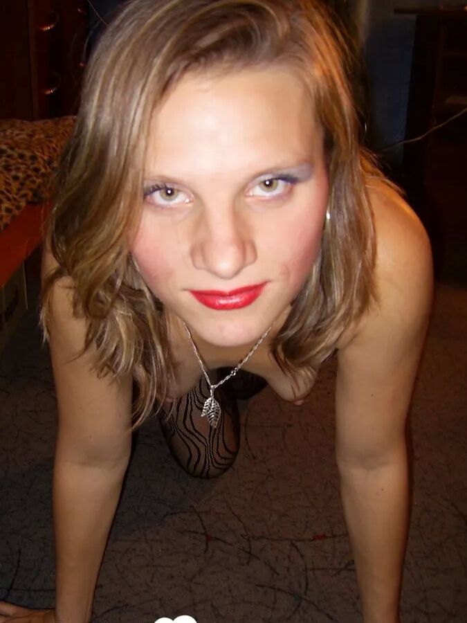 Kinky girlfriend in pantyhose fools around the apartment