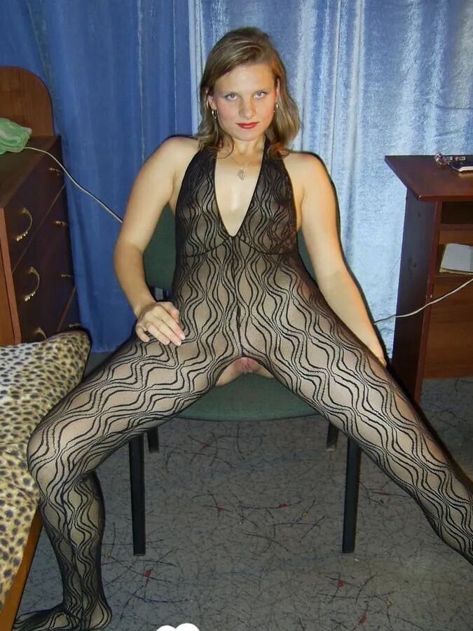 Kinky girlfriend in pantyhose fools around the apartment