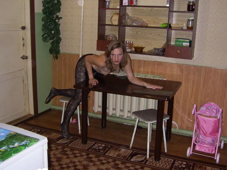 Kinky girlfriend in pantyhose fools around the apartment