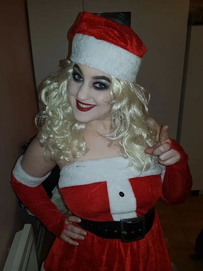 Chubby MILF Amy Leaf -Santa blonde 2019