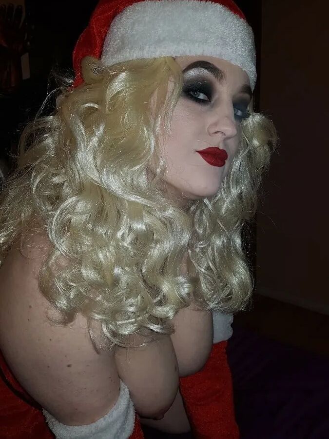 Chubby MILF Amy Leaf -Santa blonde 2019