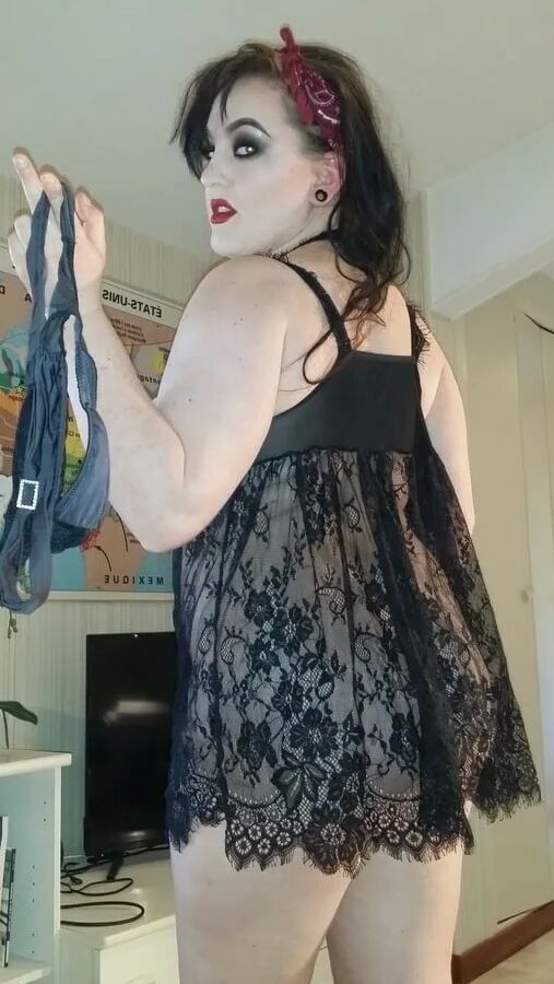 Chubby MILF Amy Leaf- Pin-up