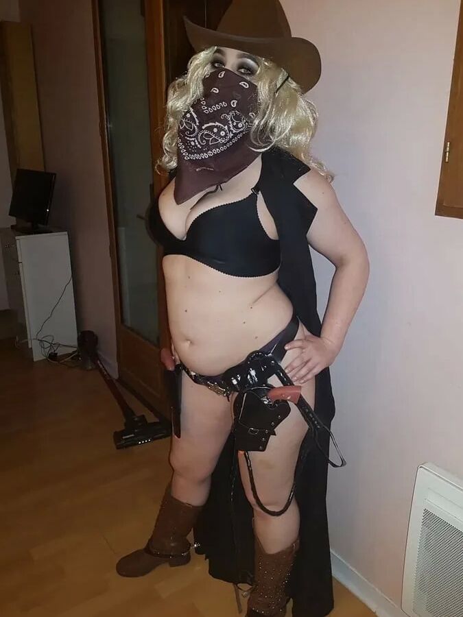 Chubby MILF Amy Leaf- Blonde cowgirl