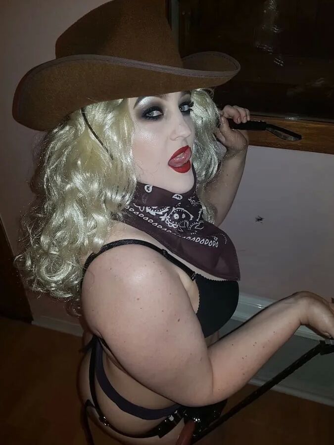 Chubby MILF Amy Leaf- Blonde cowgirl