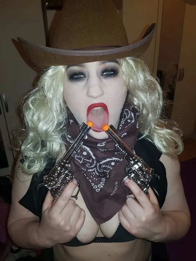 Chubby MILF Amy Leaf- Blonde cowgirl
