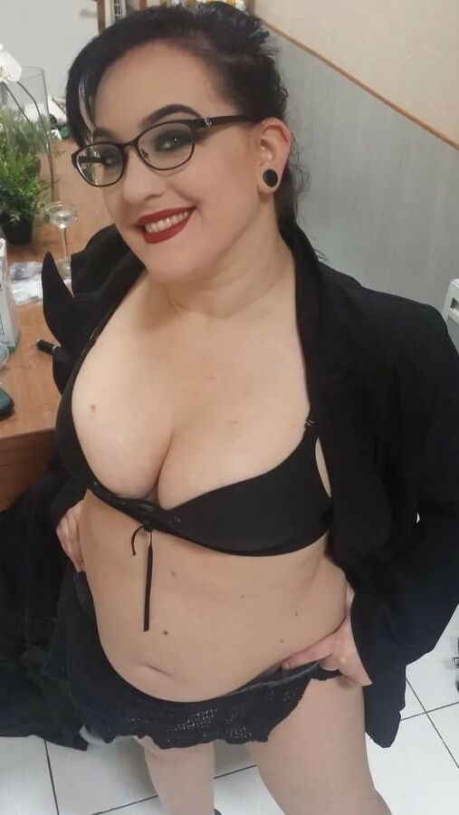 Chubby MILF Amy Leaf -Dirty secretary