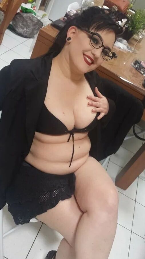 Chubby MILF Amy Leaf -Dirty secretary