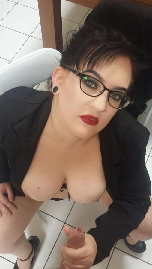 Chubby MILF Amy Leaf -Dirty secretary