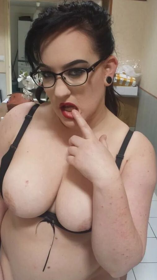 Chubby MILF Amy Leaf -Dirty secretary