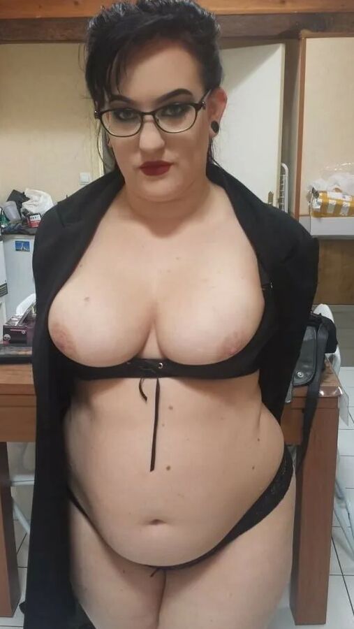 Chubby MILF Amy Leaf -Dirty secretary
