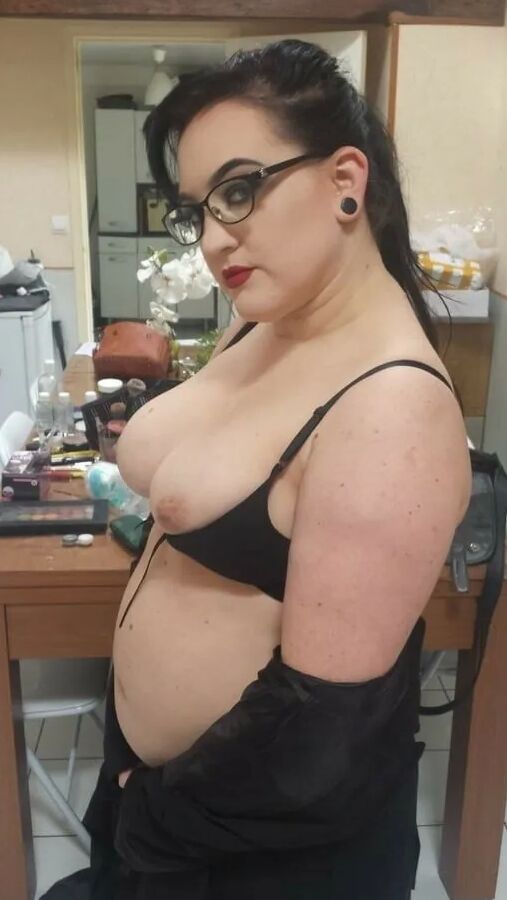 Chubby MILF Amy Leaf -Dirty secretary