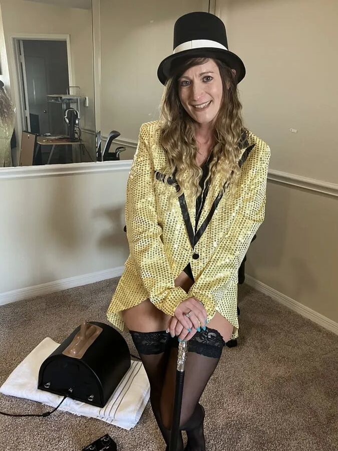 Girls First Sybian - Constance New Years
