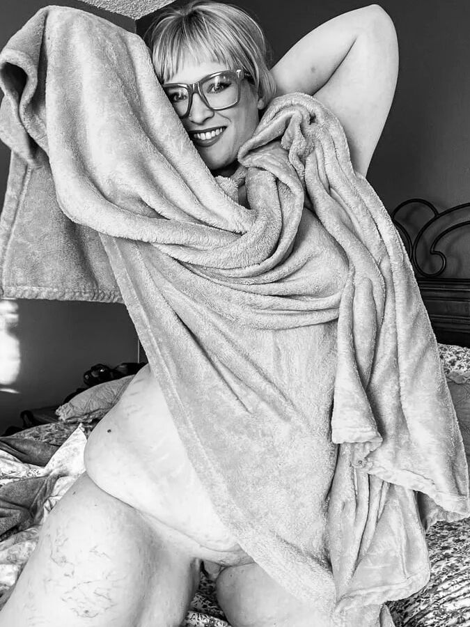 BBW Naked in a blanket